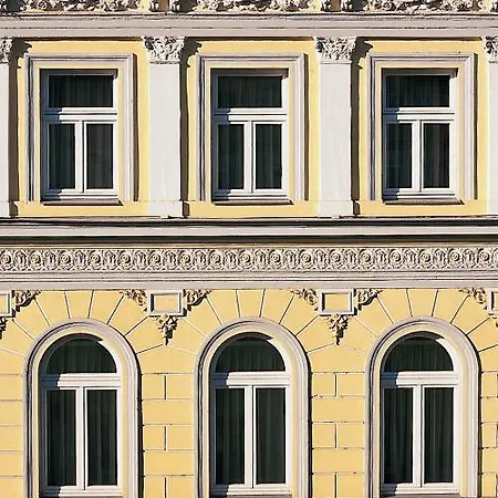 Hotel Rothenburger Hof 4*